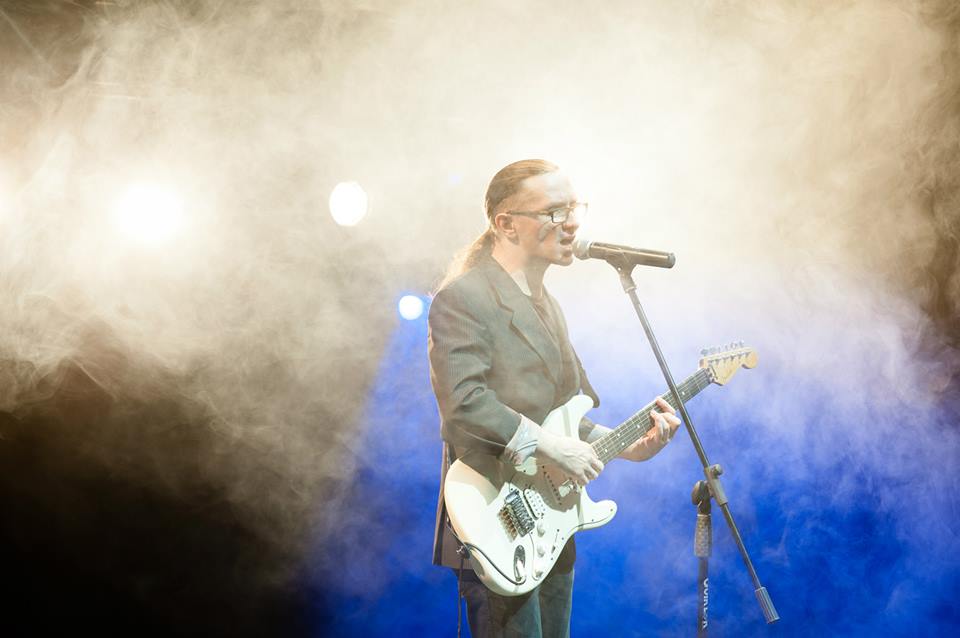 „Prie puodelio arbatos. Pakalbėkim…” – vasario 23-ąją, griaudint rokui, sodinsime Alytaus roko genealogijos medį!