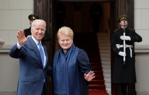 JAV viceprezidentas patikino, kad didejant gresmei iš Rusijos jo salis gins Baltijos valstybes (3)