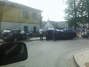 MaironioBirutes g. sankryzoje Alytuje – avarija, apvirto automobilisFM99