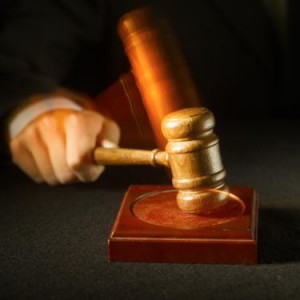 Teismo nuosprendzio sulauke du Alytaus policijos pareigunaiFM99 (2)