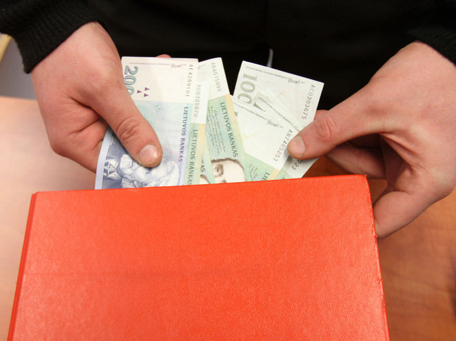 Įtariant korupcija Alytuje sulaikytas advokatas ir Alytaus apylinkės prokuratūros prokuroras Edgaras Burzdžius