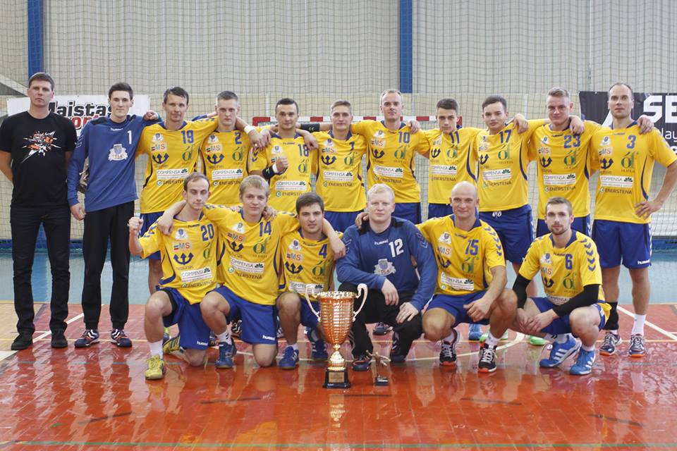 Vyrų rankinio supertaurė – varėniškių rankose