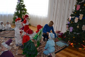 Mažiesiems alytiškiams ir senjorams – iš Ročesterio atkeliavusios kalėdinės dovanosFM99 (2)