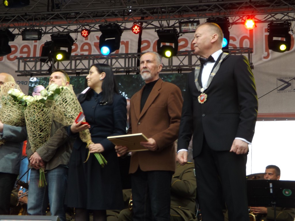 Apdovanojimą, skirtą Rasai Petkevičienei, atsiėmė dukra Birutė ir vyras Alvydas Petkevičius