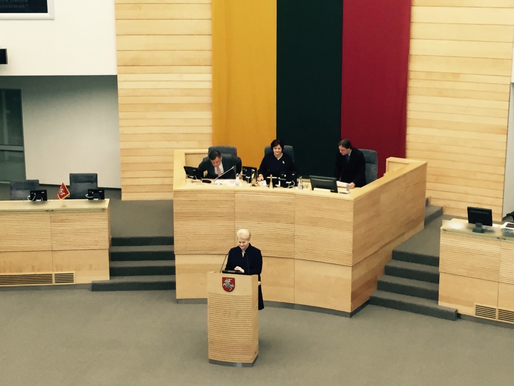 Prezidentė D. Grybauskaitė skaito metinį pranešimą Seime