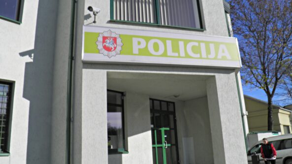 Policija prašo pagalbos atpažįstant vagyste įtariamus asmenis