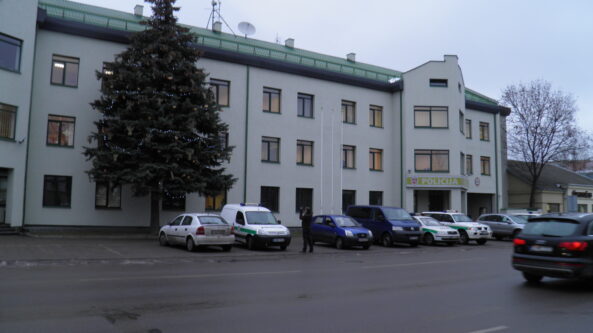 Alytaus policijoje neblaivus sulaikytasis sulaužė stalą ir suolą