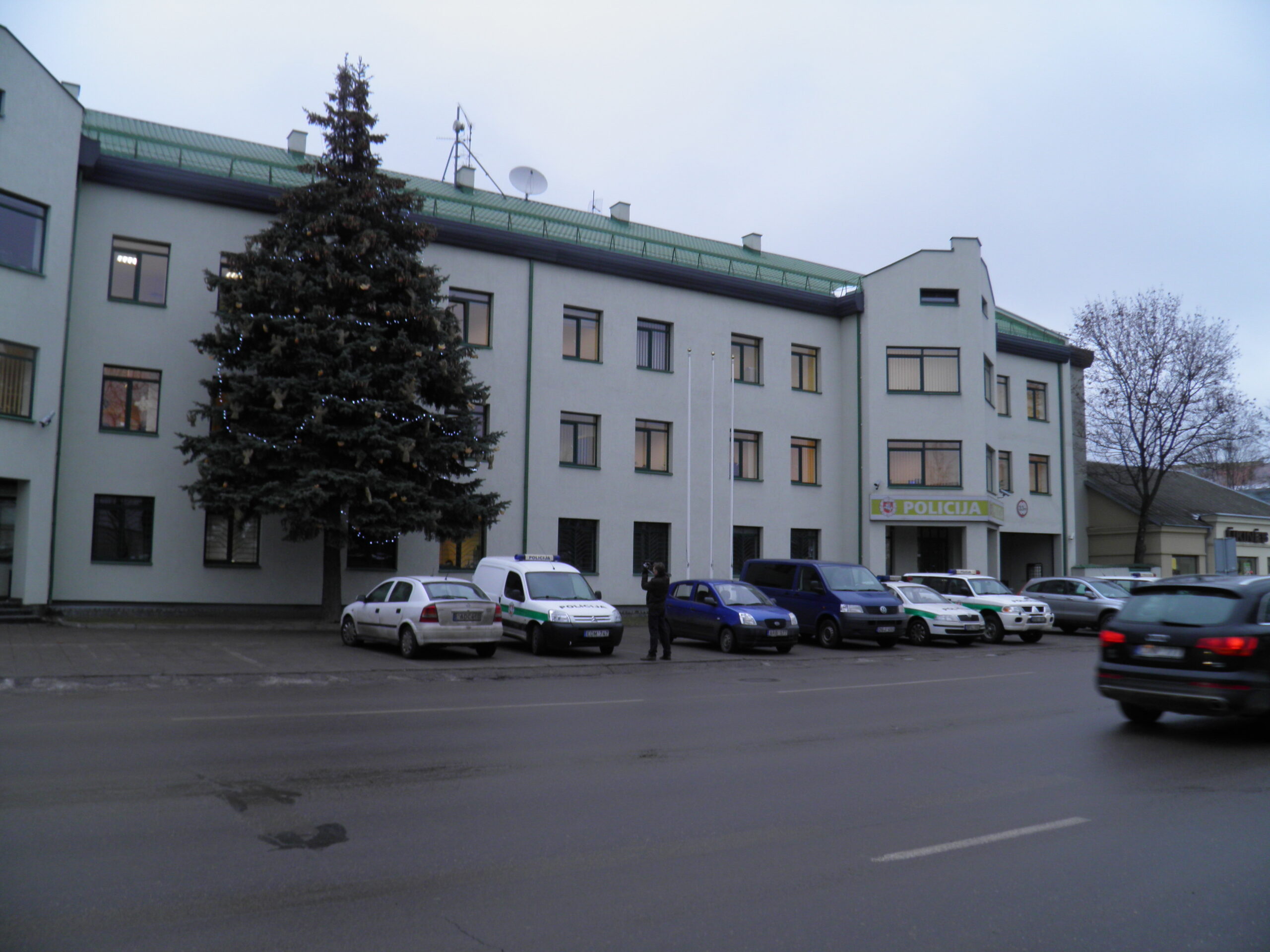 Alytaus policijoje neblaivus sulaikytasis sulaužė stalą ir suolą