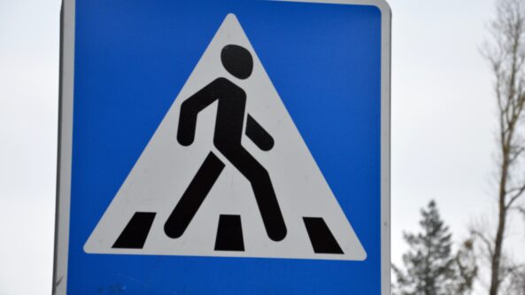 Alytuje sekmadienį automobilis pėsčiųjų perėjoje partrenkė dviratininkę