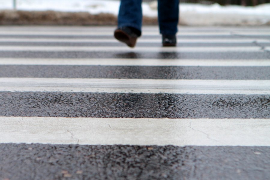 Alytuje vairuotojas partrenkė per pėsčiųjų perėją ėjusį nepilnametį Alytuje vairuotojas partrenkė per pėsčiųjų perėją ėjusį nepilnametį