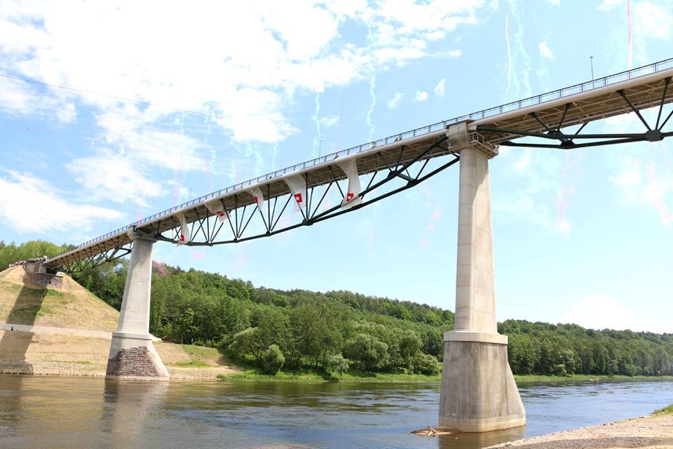 baltosiosrozes tiltas