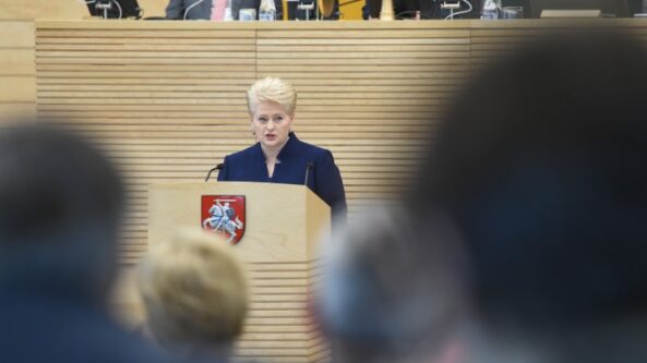 Prezidentė: rizikuojame tapti neraštinga valstybe su aukštuoju išsilavinimu