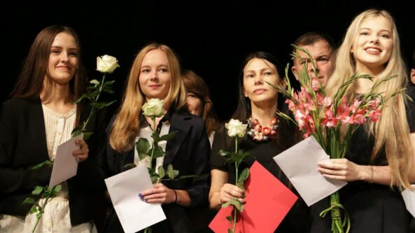 Alytaus abiturientai gavo 57 šimtukus