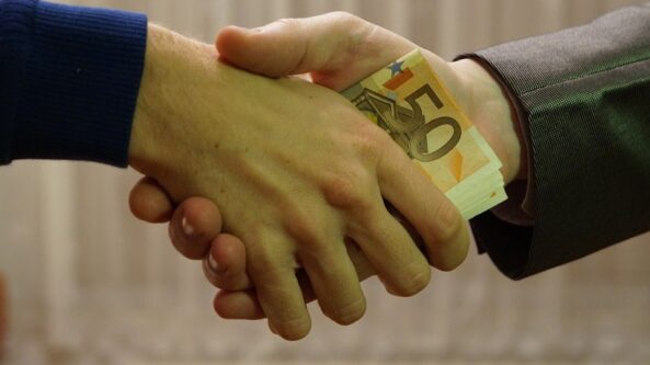 Dažniausiai valdininkai kyšininkauti bando Alytuje, Vilniuje ir Kaune