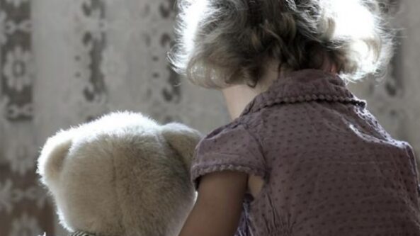 Varėnos r. sulaikytas vyras, įtariamas smurtavęs prieš trejų metų mergaitę