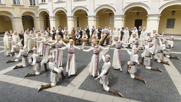 Teatralizuotame koncerte „Kalba radijas“ šimtmečio šlageriai suskambės naujai