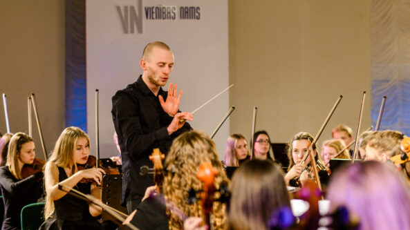 Alytaus miesto teatre balandžio 21 dieną – Alytaus ir Rygos jaunimo orkestrų draugystės koncertas