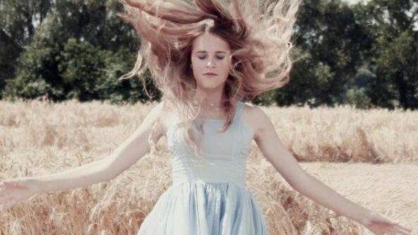 „Mes Kitokie“ – projekto „FLAYA“ vadovė Marija Šadurskaitė kviečia nemokamai filmuoti video klipą!