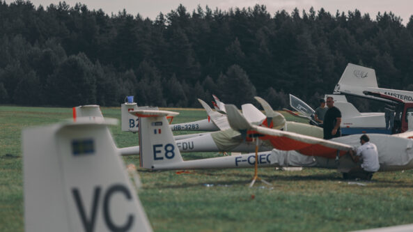 Šeštoji Pasaulio jaunimo sklandymo čempionato diena: lietuvis Ignas Bitinaitis nesitraukia iš lyderių trejetuko