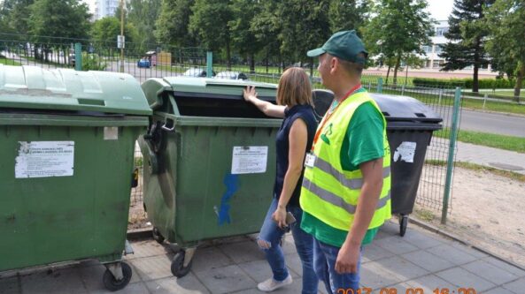 Eksperimentas Alytuje: prie atliekų konteinerių budi prižiūrėtojai