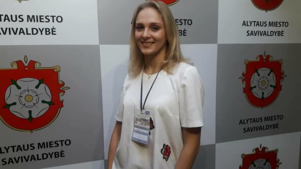 Naujoji Alytaus miesto savivaldybės mokinių tarybos pirmininkė Karolina Slavinskaitė