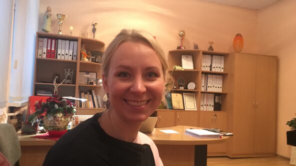 „Tarp kabučių“ – Justina Gringytė: bendravimas su vaikais ir jaunimu yra labai svarbu