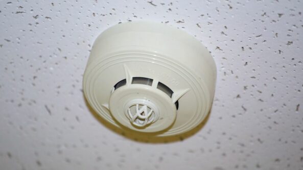 Daugėja gaisrų dėl neprižiūrimų kaminų ir neveikiančių dūmų detektorių