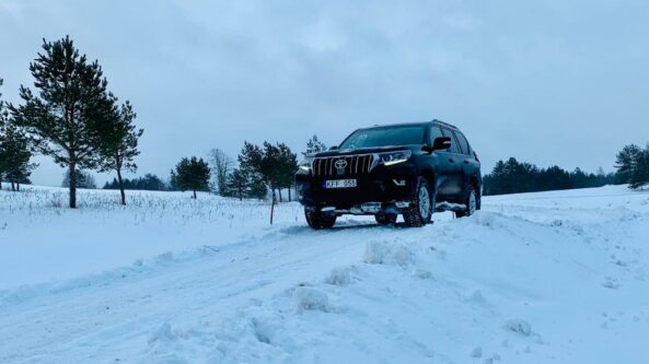 Gyventojų prašoma nepalikti automobilių važiuojamojoje gatvių dalyje