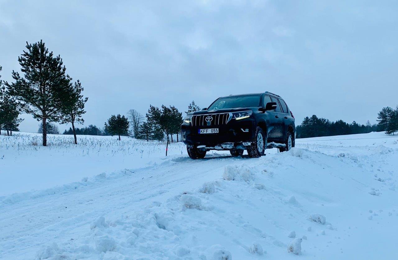 Gyventojų prašoma nepalikti automobilių važiuojamojoje gatvių dalyje