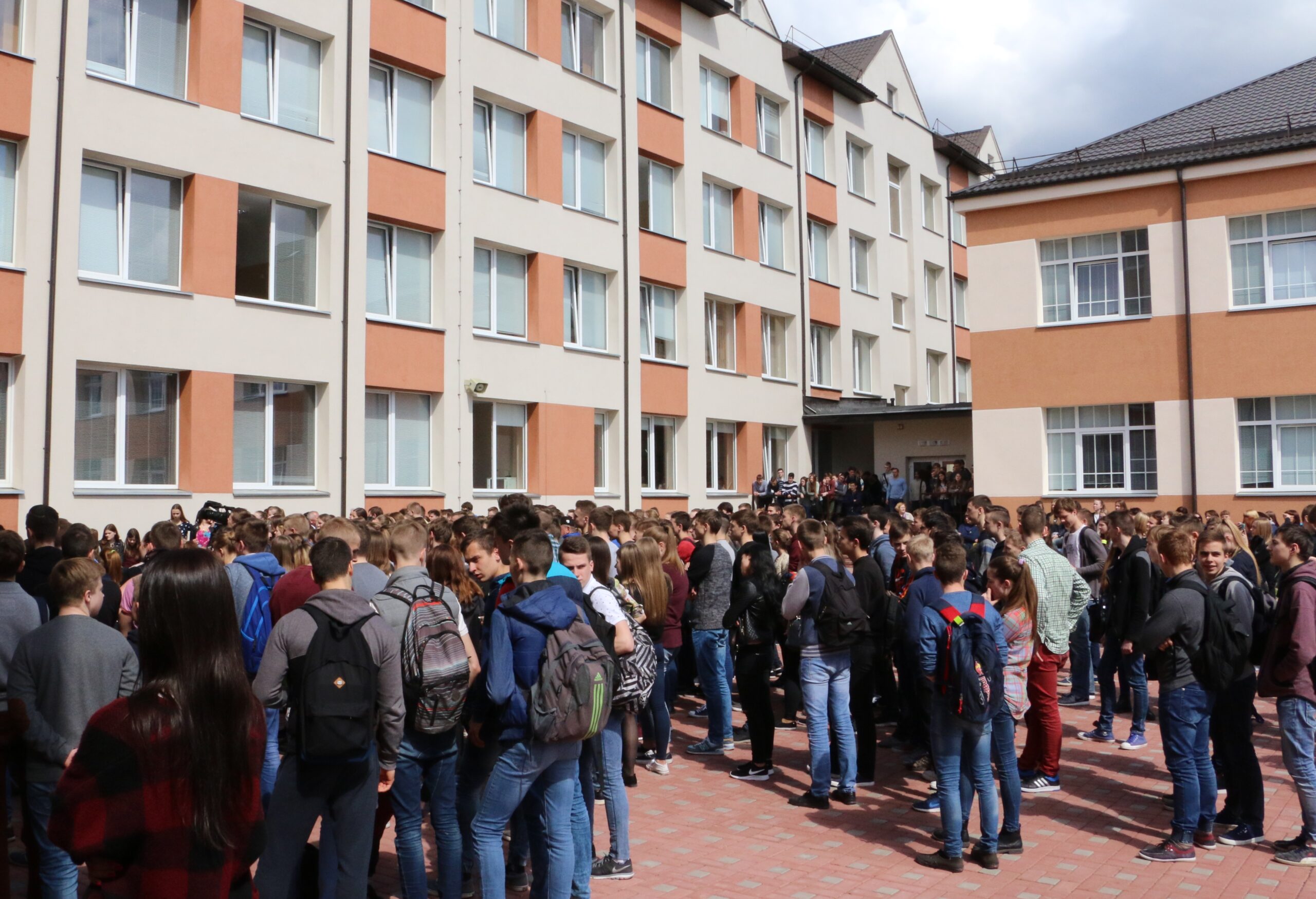 Šiemet abiturientams bus pridėta po 10 taškų prie brandos egzaminų rezultatų