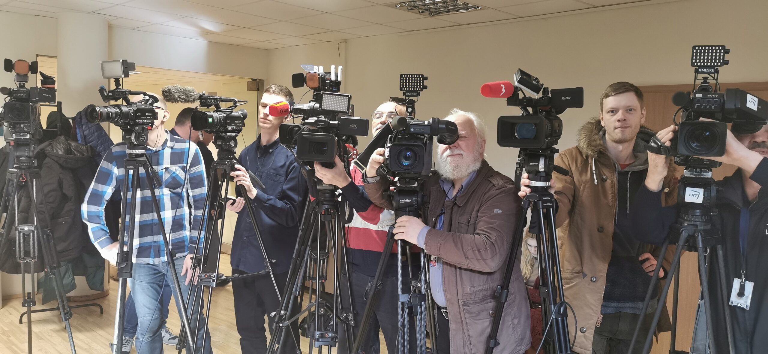 Lietuvos žurnalistų sąjunga stoja ginti žiniasklaidos laisvės: nepritaria politikų bandymams keisti LRT vadovo atleidimo tvarką Lietuvos žurnalistų sąjunga stoja ginti žiniasklaidos laisvės: nepritaria politikų bandymams keisti LRT vadovo atleidimo tvarką