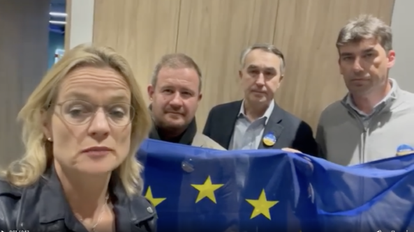 P.Auštrevičius: Rusija skverbiasi į Ukrainą, o Ukrainoje vis mažėja Europos – beveik visos mūsų ambasados pasitraukė