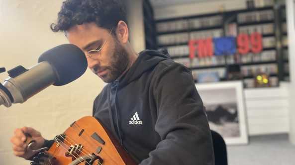 Yaron Cherniak muzika FM99 gyvai! Pokalbis ne tik apie muziką su  Yaron Cherniak ir Tadu Daujotu