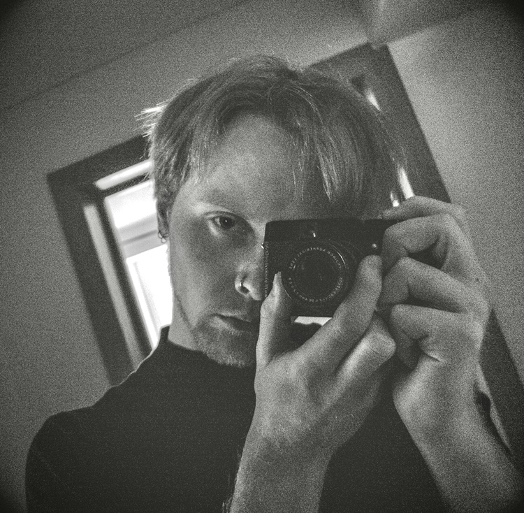 Alytuje atveriama jauno savito menininko Simo Martinonio fotografijų paroda „lieku 1“