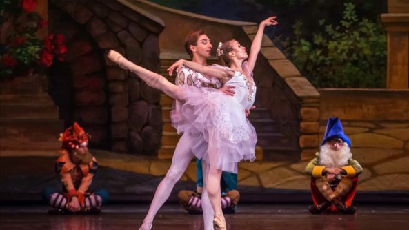 Ukrainos artistai kviečia į baleto pasaką „Snieguolė ir septyni nykštukai“