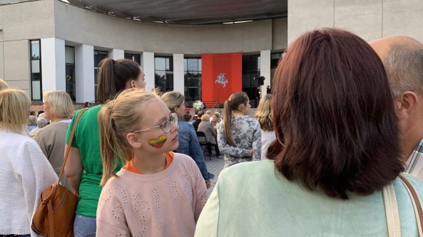 Tautinė giesmė jungia širdis. Šventės fotogalerijos iš Alytaus ir Daugų
