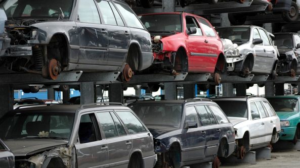 Alytiškis kaltinamas ardydamas automobilius nedeklaravęs bent 67 tūkst. eurų pajamų