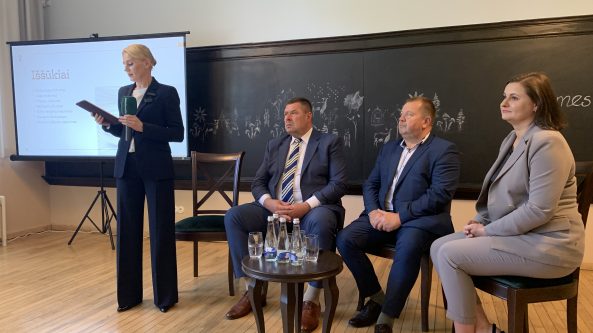 Alytaus rajono merė: „Gresia ne tik grąžinti lėšas, bet ir mokėti baudas“