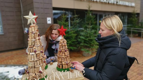 Wood&Wine eglutė: Vyno kamščius eglutei rinko visus metus!