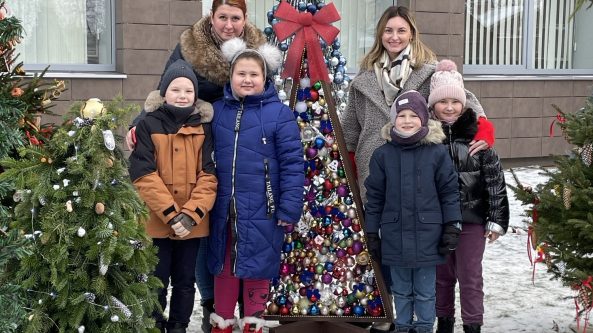 Alytaus Vidzgirio mokyklos antrokų eglutė – dalelė kiekvieno moksleivio namų šilumos