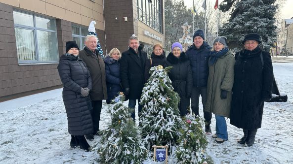 Alytaus Putinų bendruomenė pristato visą eglučių tercetą!