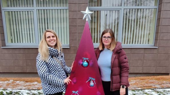 „FM99“ kalėdinių eglučių parke – magiška stiklo eglutė!