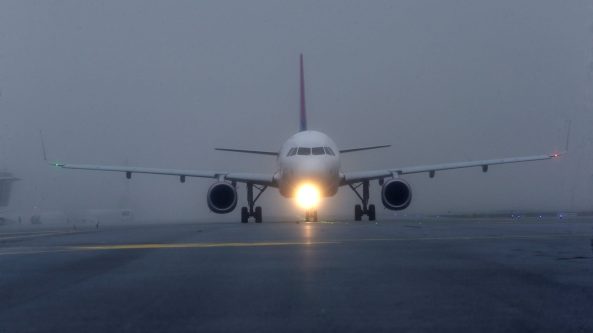 Dėl kontrabandinių balionų grėsmės šeštadienio vakarą apribota oro erdvė virš Vilniaus oro uosto