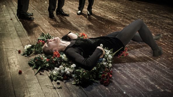Po Nekrošiaus liko Nekrošius. Spektaklio „Bado meistras“ gastrolės Lietuvos miestuose
