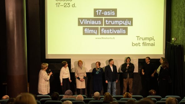 Senjorų sudaryta filmų programa „Dūzgiantis avilys“ visą kovą keliaus po Lietuvą