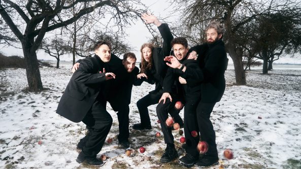 Grupė „Abudu“: apie obuolius, naują dainą įkvėpusius stiprius jausmus ir būsimą albumą