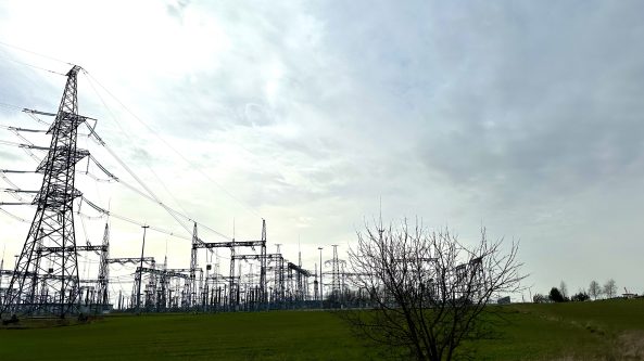Vartotojams pigs dujos ir elektra