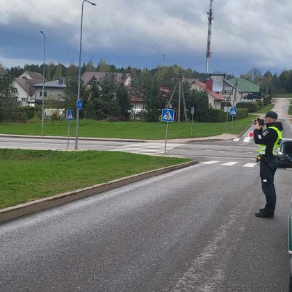 Alytuje vyras bandė papirkti policijos pareigūną