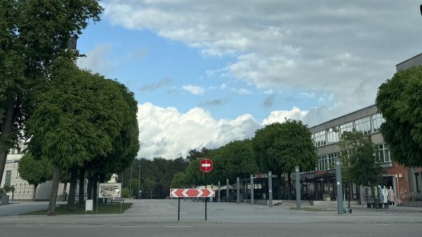 Kodėl prireikė kelio ženklų Rotušės aikštės prieigose ir ar žinote kur yra „Dviračių gatvė“  Alytuje?