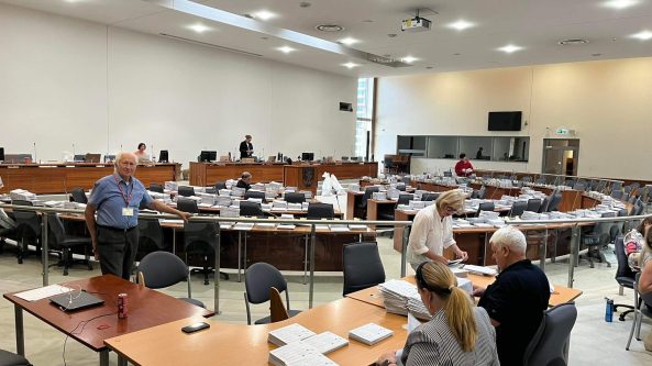 VRK papasakojo, kur keliauja vokai su rinkėjų biuleteniais ir kaip jie skaičiuojami